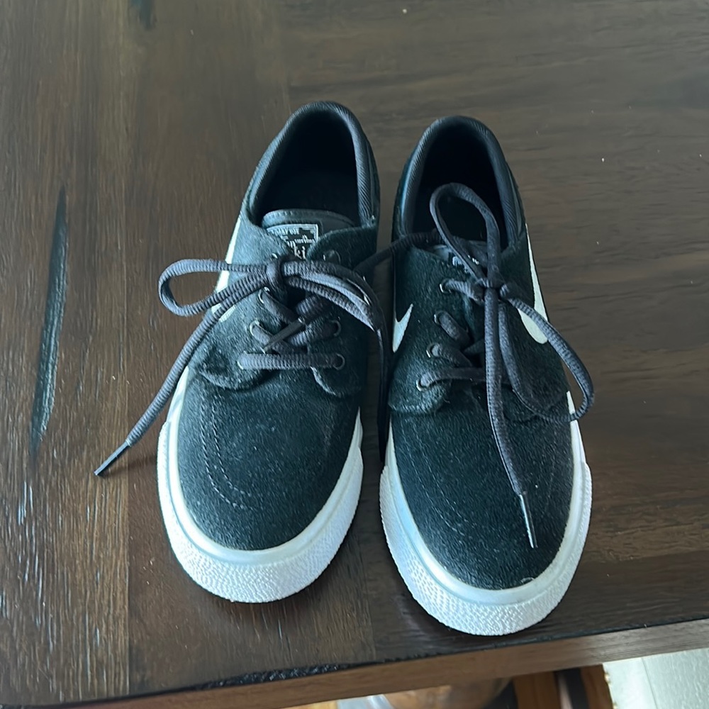 Nike Kids Black and White Stefan Janoski Low-Top Sneakers